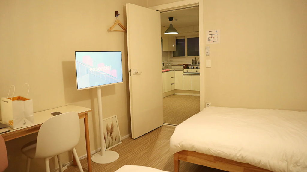 guesthouse located just steps away from Hongik University Station - K stay